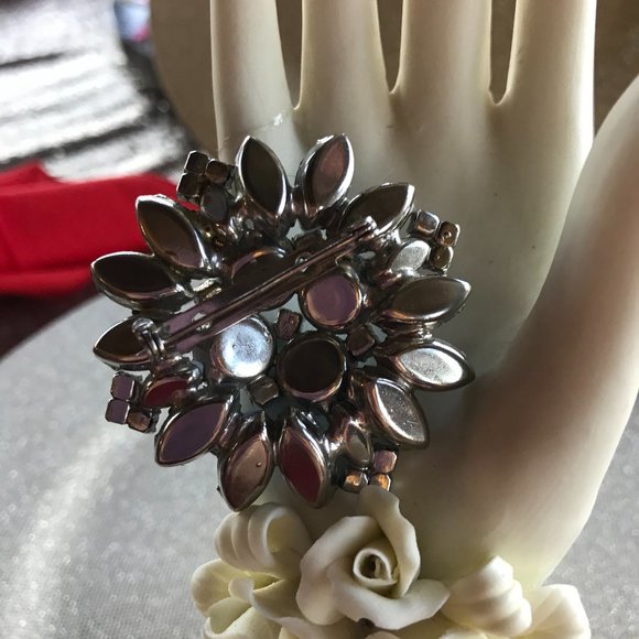 GRANDMA'S VINTAGE BLUE BROOCH - Picture 2 of 2